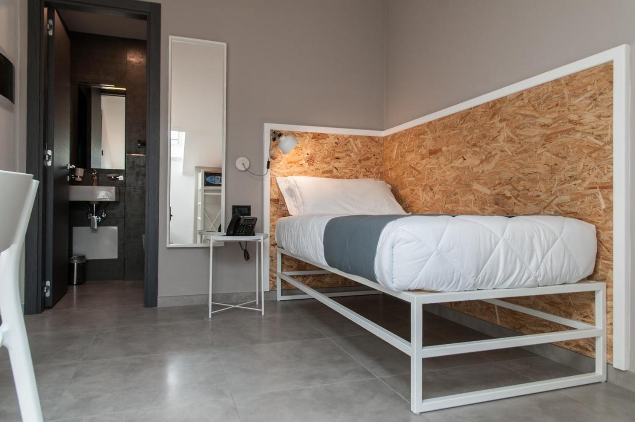 Superior Single Room Attic,933649996:JPEG
