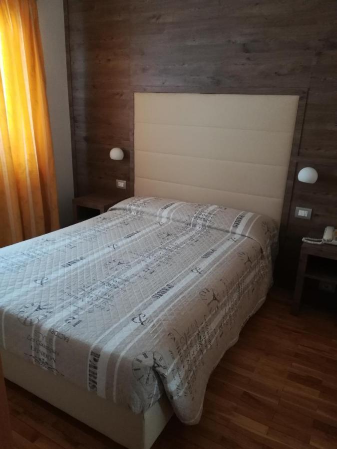 Small Double Room,954564226:JPEG