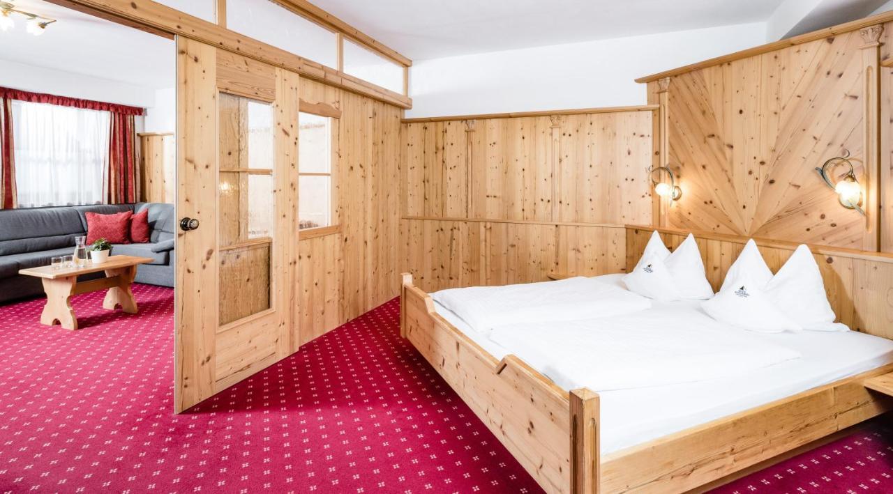 Suite with Balcony,963215536:JPEG