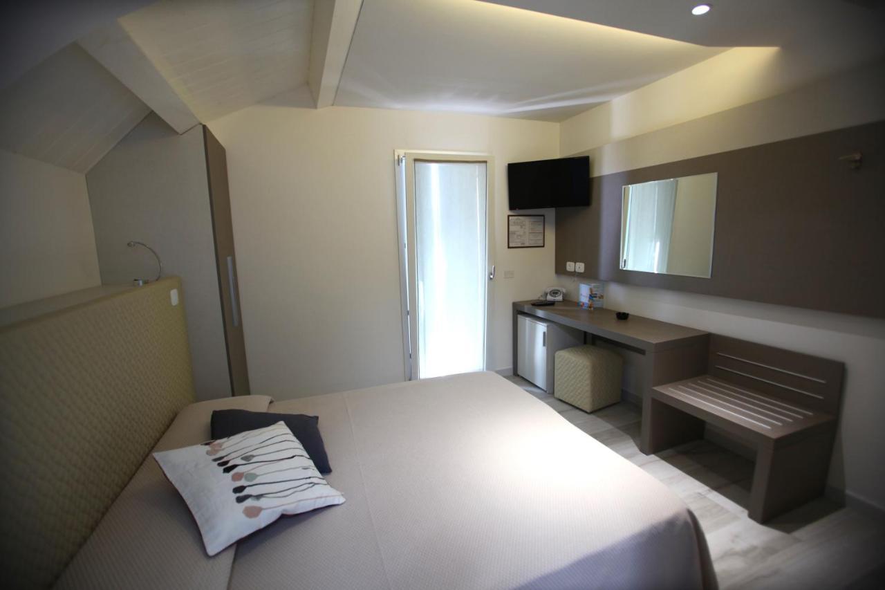 Deluxe Double or Twin Room,705289297:JPEG