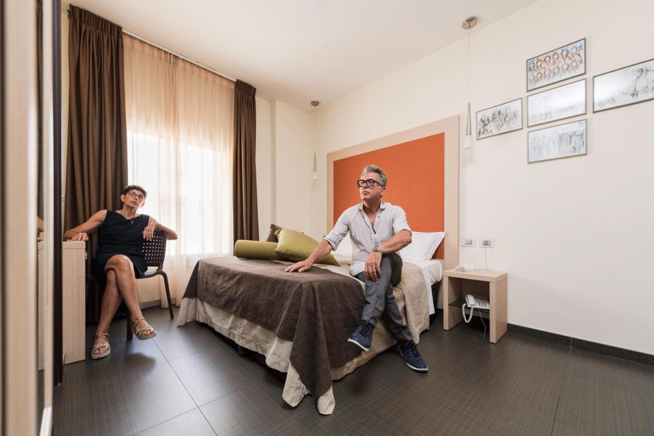 Double or Twin Room,702395863:JPEG