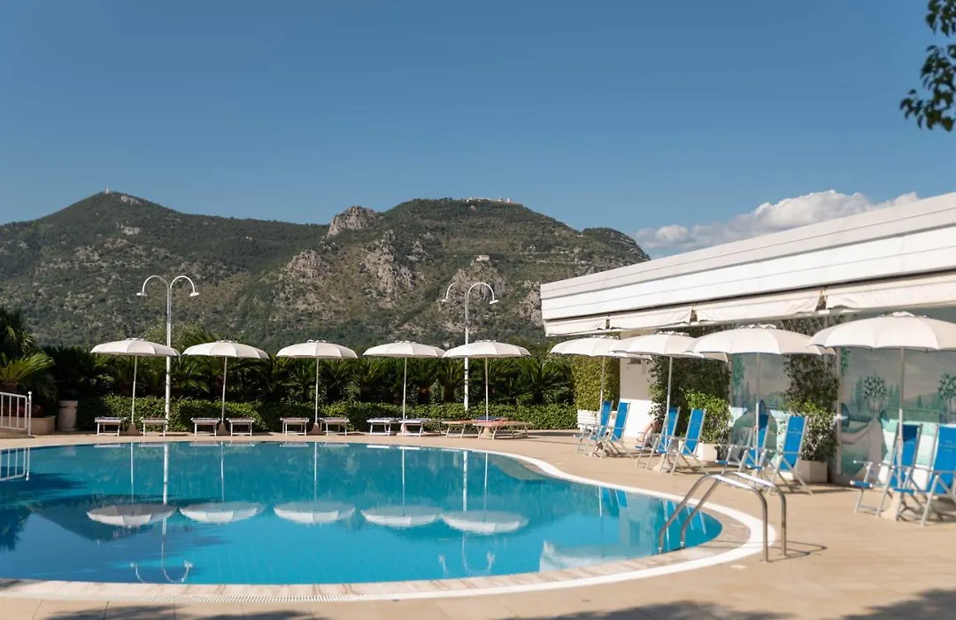 Edra Palace Hotel & Ristorante-1