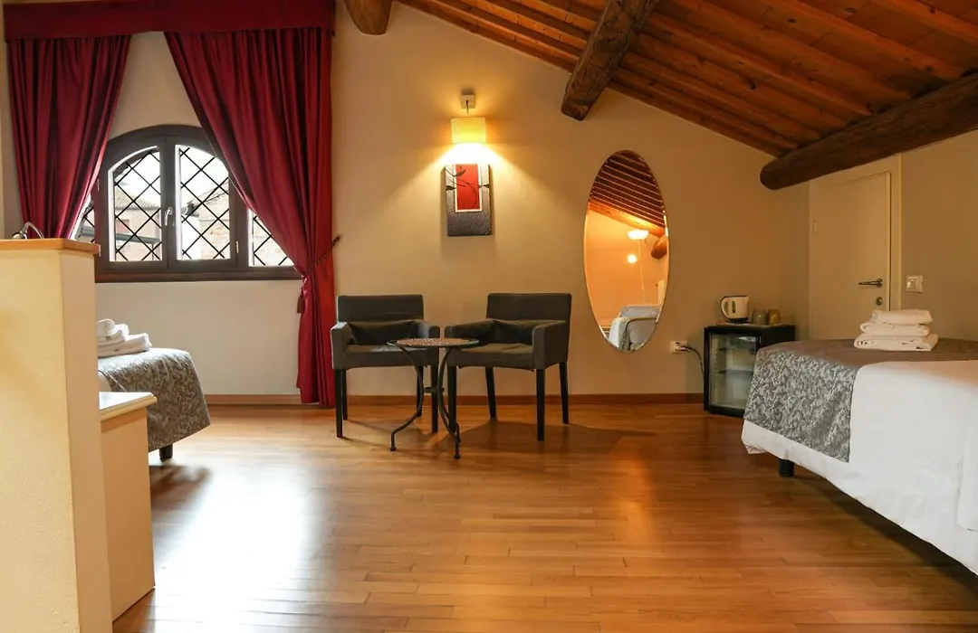 Honey Rooms Ferrara-1