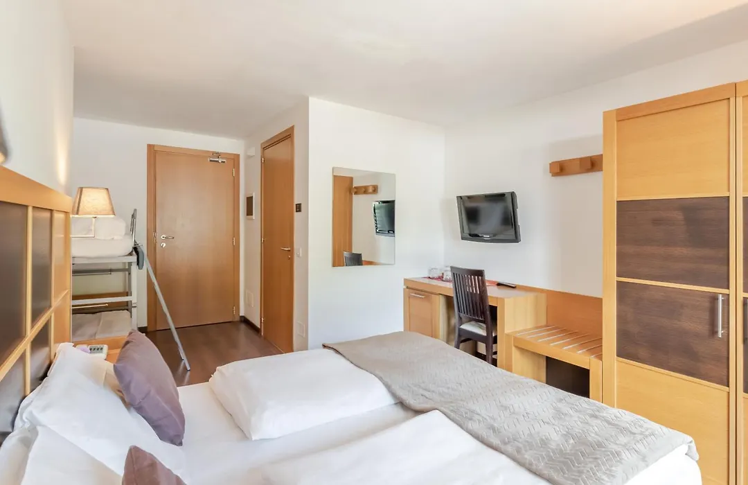 Hotel Dolomiti Chalet-1
