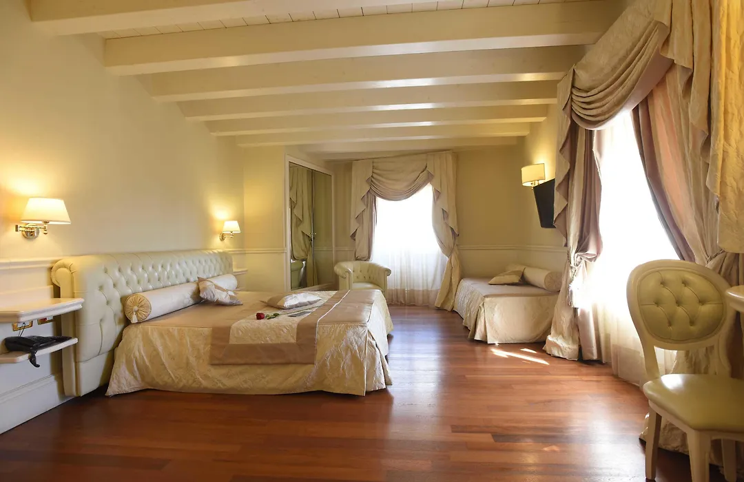 Suite Hotel Santa Chiara-1