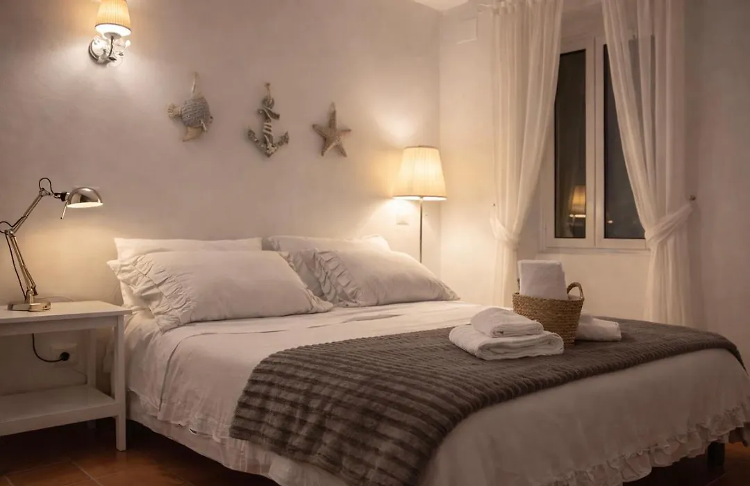 Little Medieval House Nettuno-1