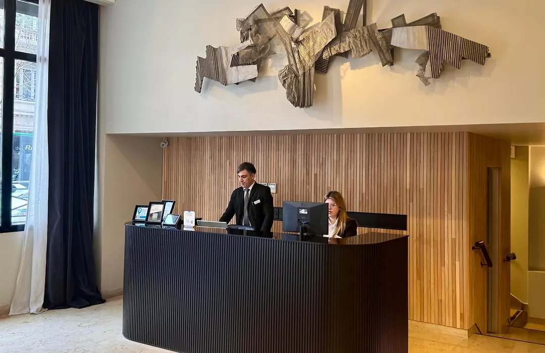 Carles Hotel-1