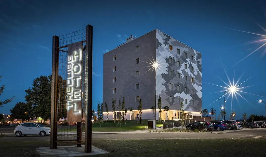 Hotel The Cube-1
