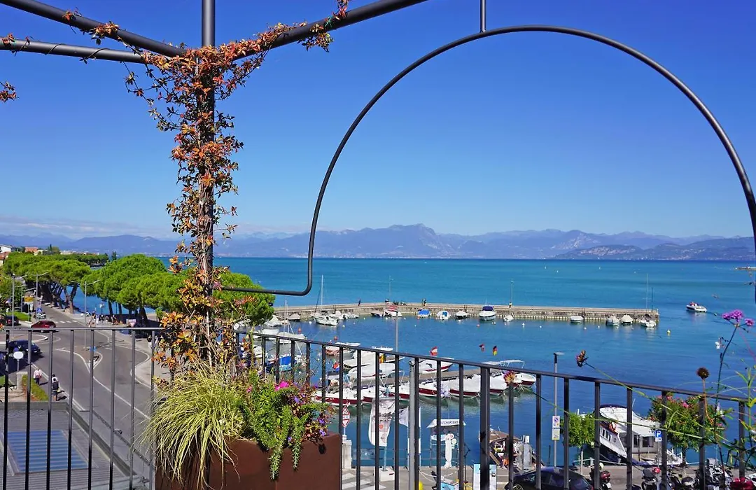 Riviera Carducci Rooms-1