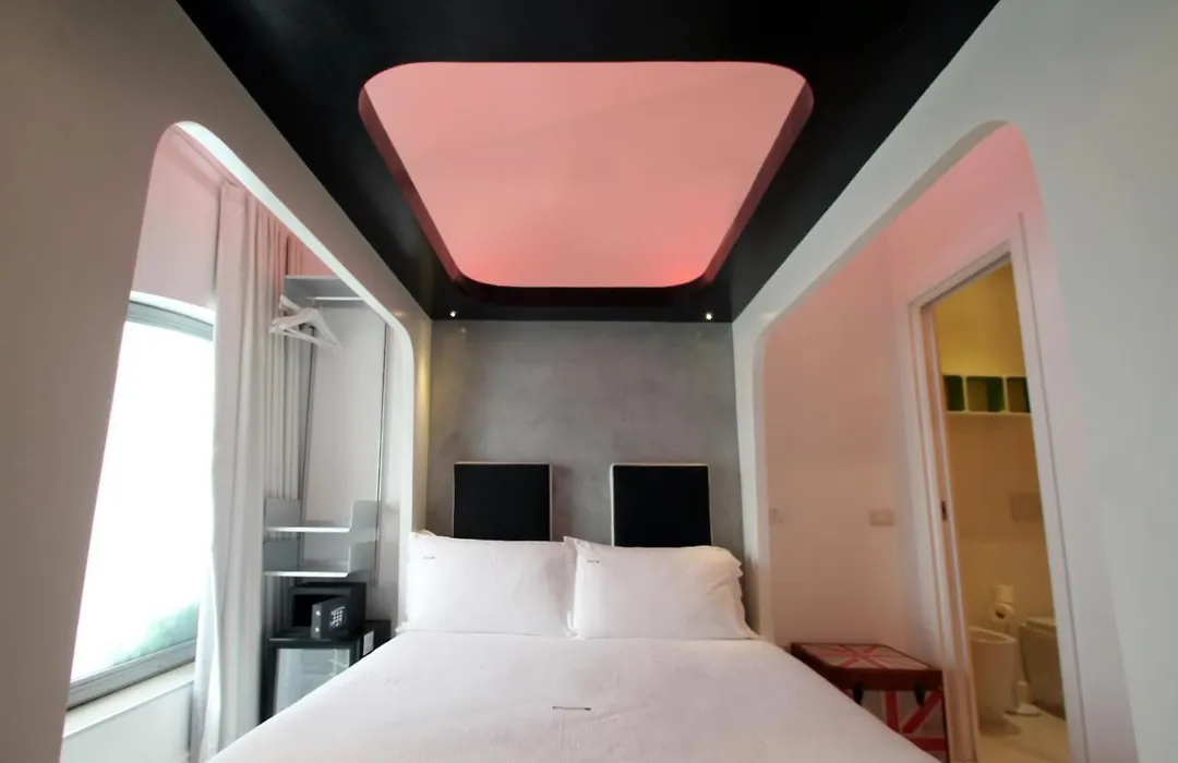 Colosseum Jacuzzi Suites-1