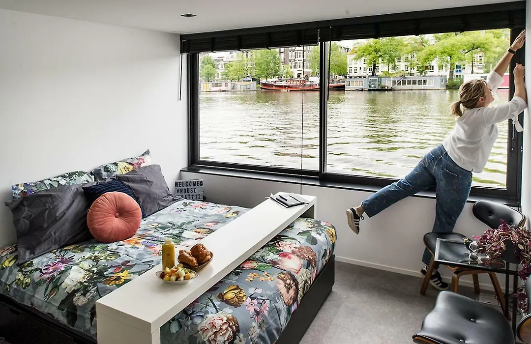 Houseboat Amsterdam - Room With A View-1