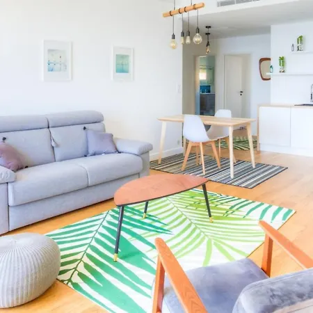 Sunny Private Apartment With Sea View Near The Beach-3