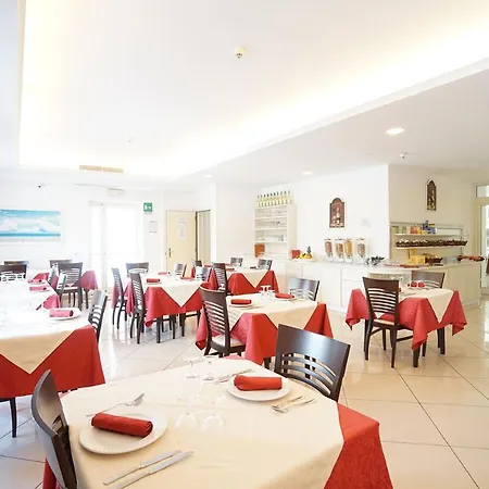 Hotel Pigalle-3