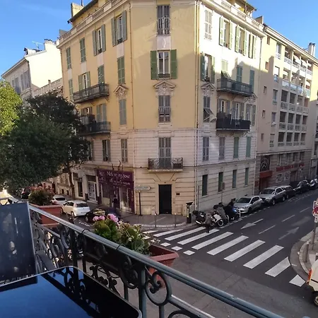 Hotel Parisien-3
