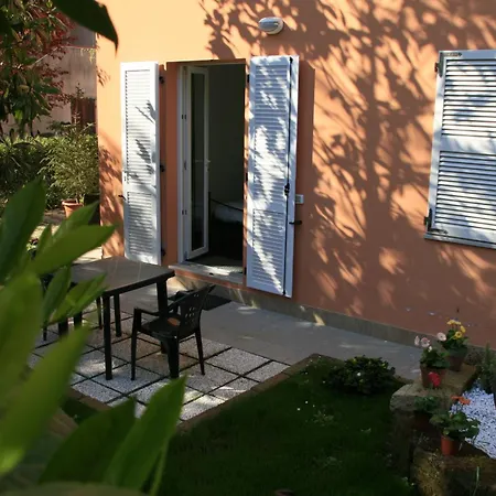 A Due Passi Dal Mare B&B-3