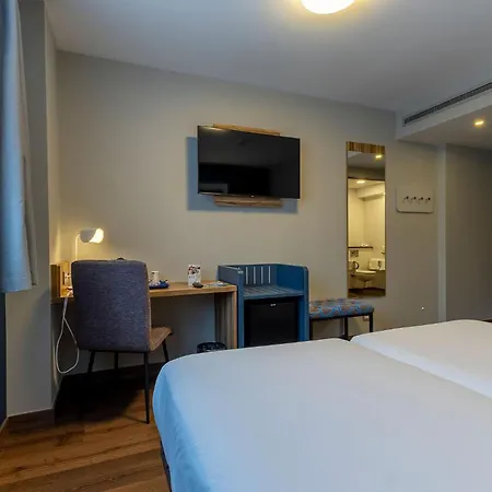 Travelodge Barcelona Poblenou-2