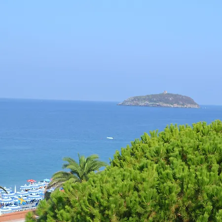 Beach Hotel-2