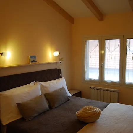 Burlamacco Gold-2