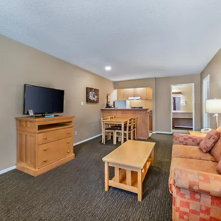 Econo Lodge Inn&Suites-2