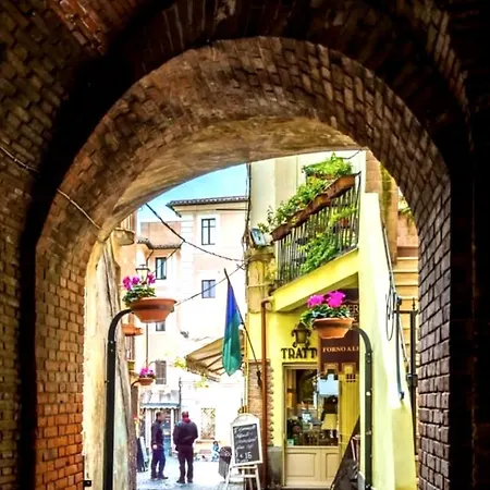 Little Medieval House Nettuno-3