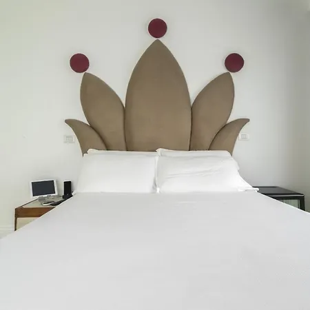 Colosseum Jacuzzi Suites-2