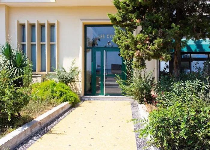 Sunny Private Apartment With Sea View Near The Beach