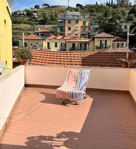 Cheerful Room, Sharing Kitchen In A Cosy Family Art House, Ideal For One Person Or Couple Sanremo